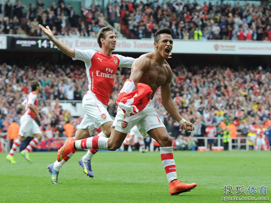  阿森纳防线失误造致命失球  