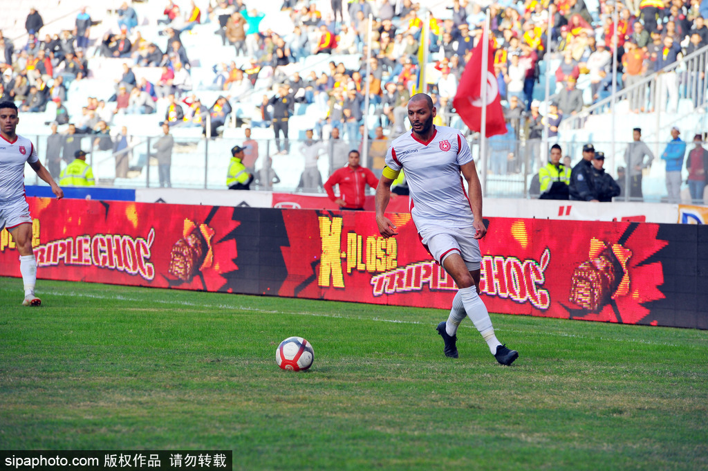  都灵德比战平局收场，双方球迷爆发冲突  