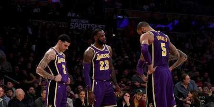  詹姆斯父子同台湖人主场击败开拓者迎三连胜