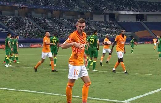  弗莱堡定位球配合精妙，头球破门锁定胜局